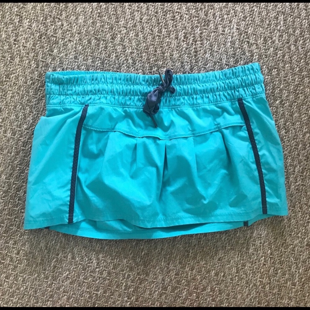 Lululemon skirt/skort - size 8